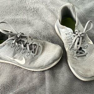 Nike free run tennis shoes